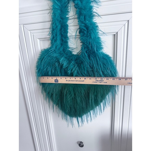 Green Faux Fur Heart Shaped Shoulder Bag - Picture 6 of 7